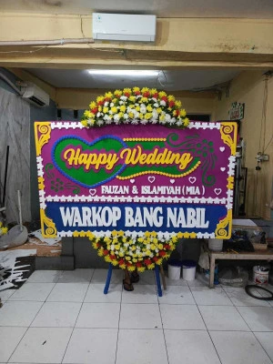 Papan Bunga di Leran Sluke